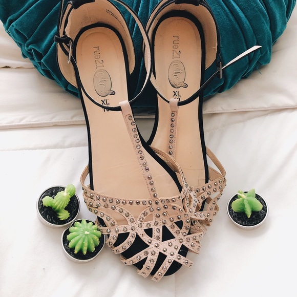 Rue21 - Art Deco Sparkly Sandals - Picture 1 of 2